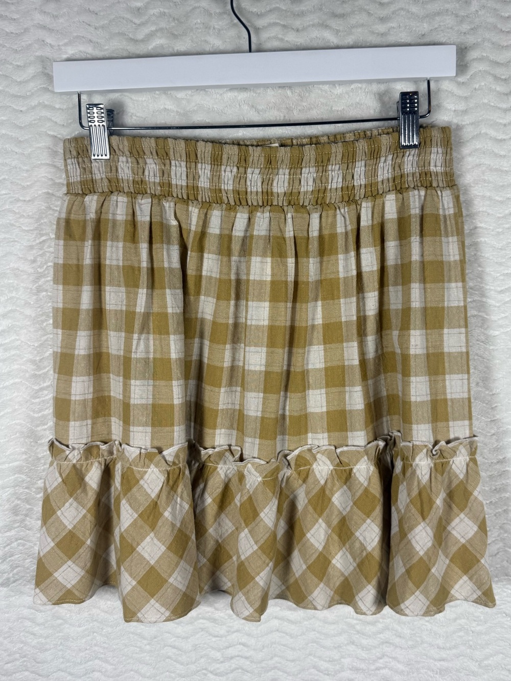 Promesa Beige and Cream Plaid Ruffle Mini Skirt. Absolutely adorable 🥰